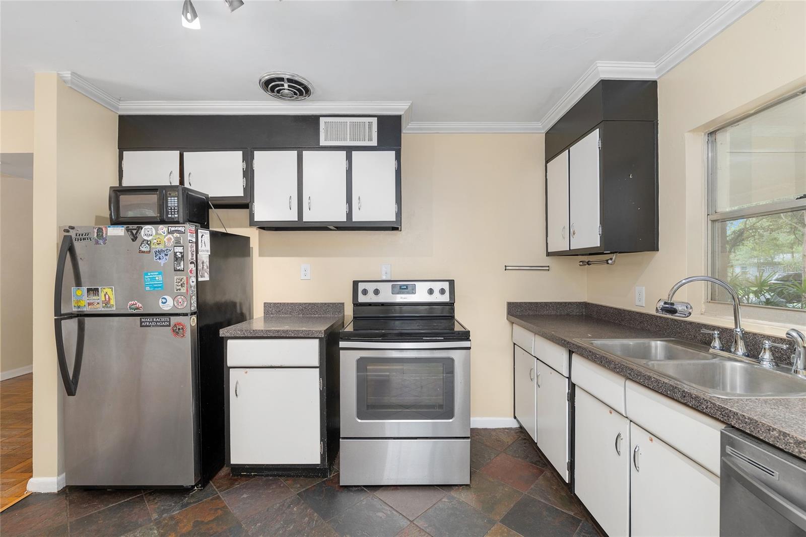 HIGHLAND COURT - Residential