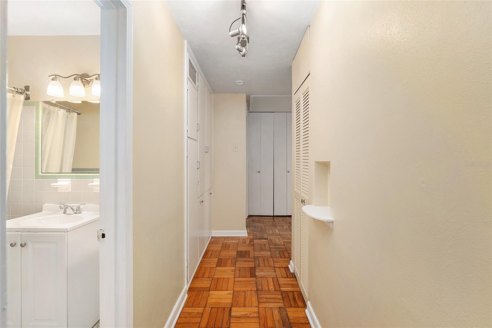 HIGHLAND COURT - Residential