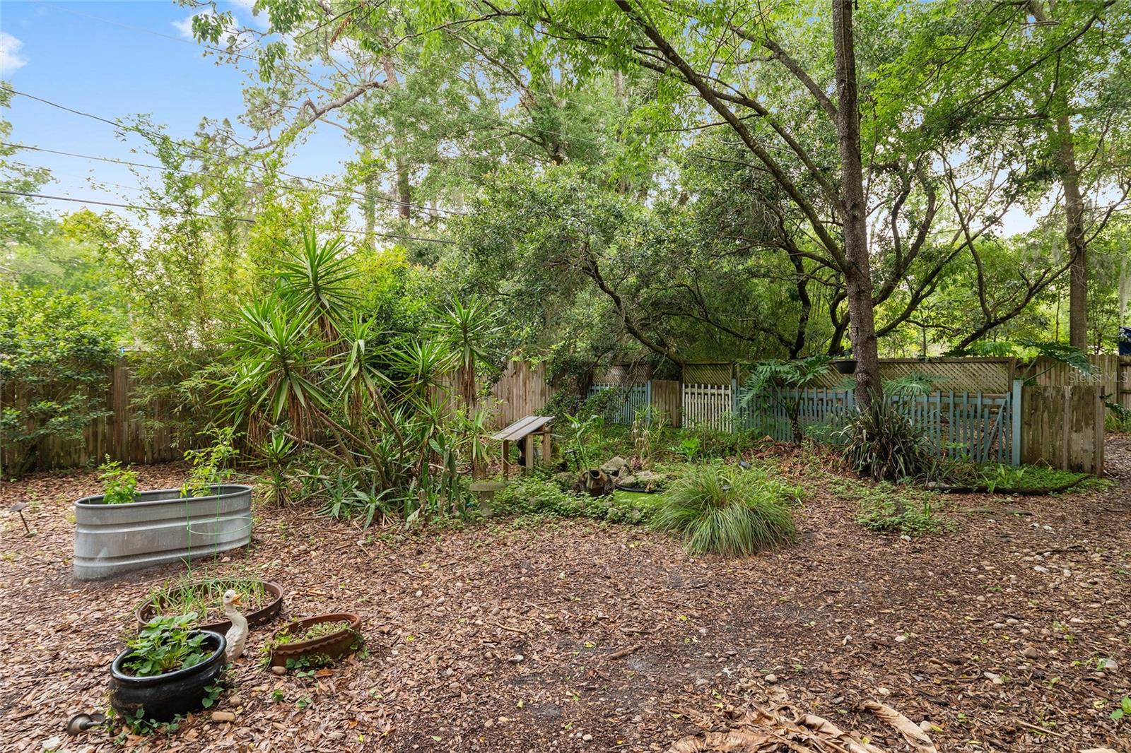 HIGHLAND COURT - Residential