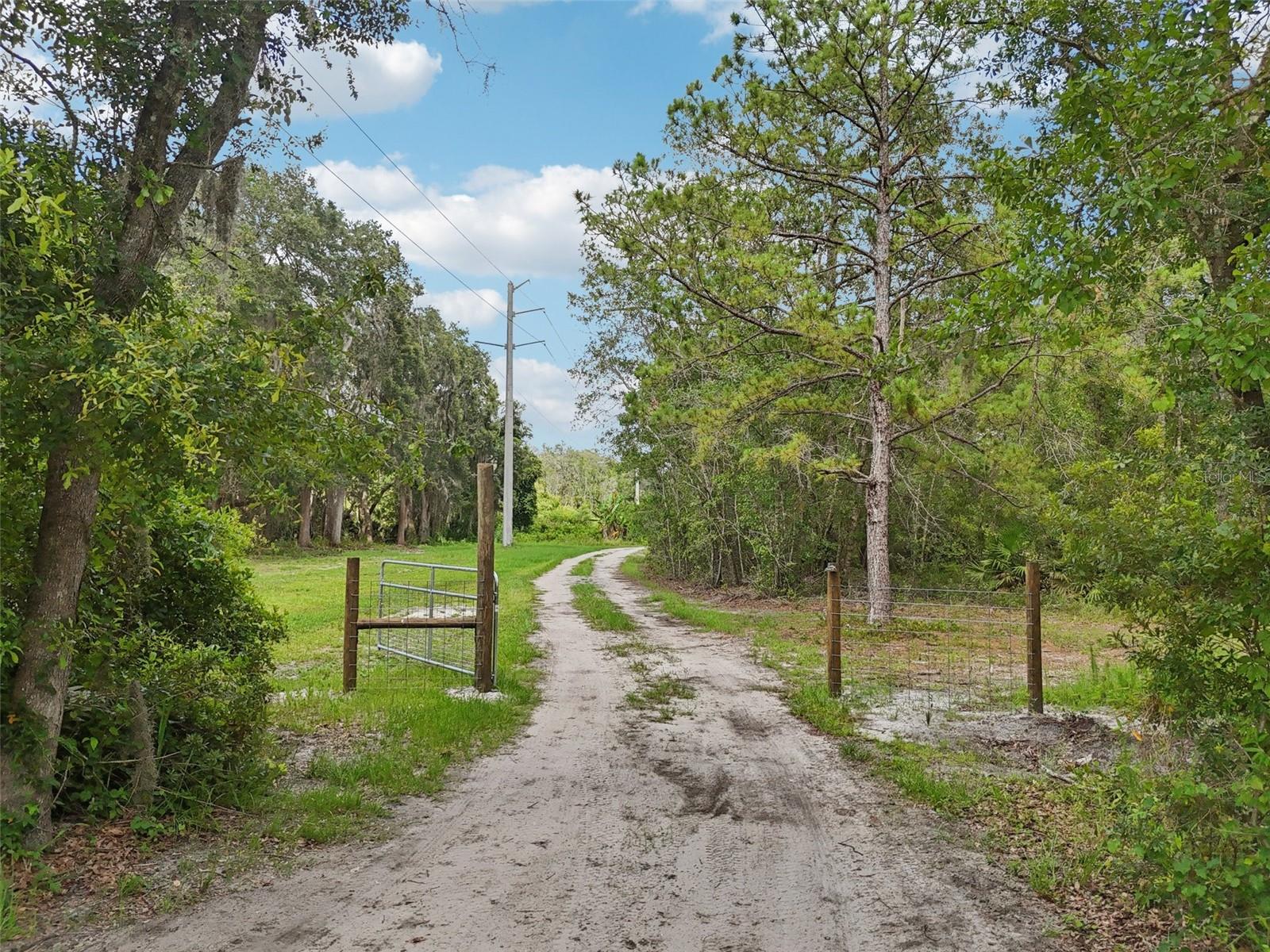 1235 ARAPAHO TRAIL