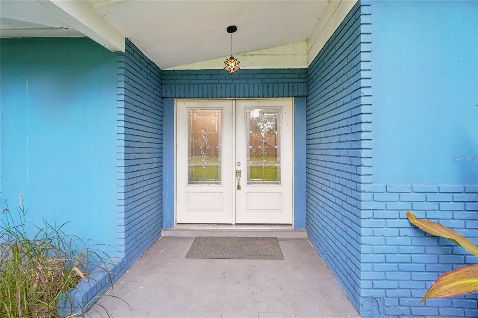 1712 ROBIN HOOD LANE