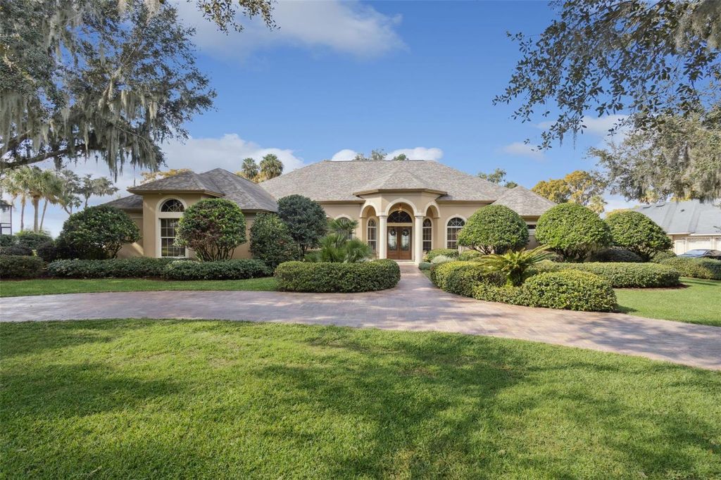 Photo of 1640 Peninsula Drive, Tavares, FL 32778 (MLS # O6364462)