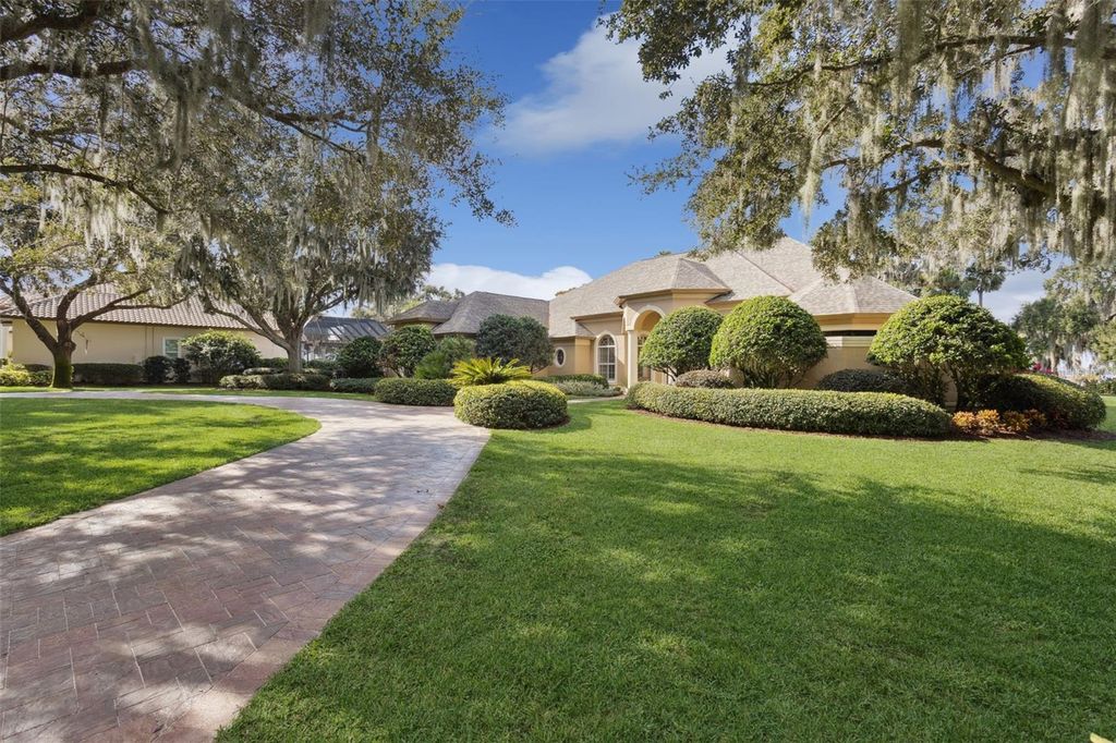 Photo of 1640 Peninsula Drive, Tavares, FL 32778 (MLS # O6364462)