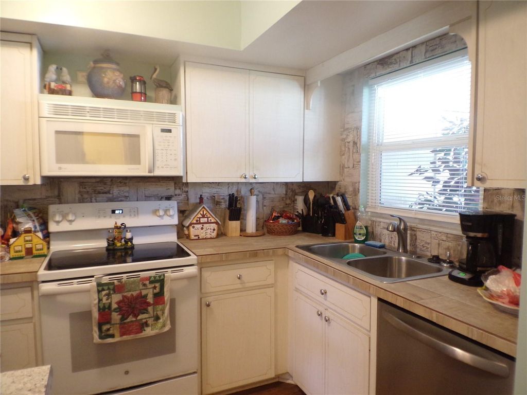 Photo of 670 Park Circle, Bradenton, FL 34207 (MLS # A4692239)