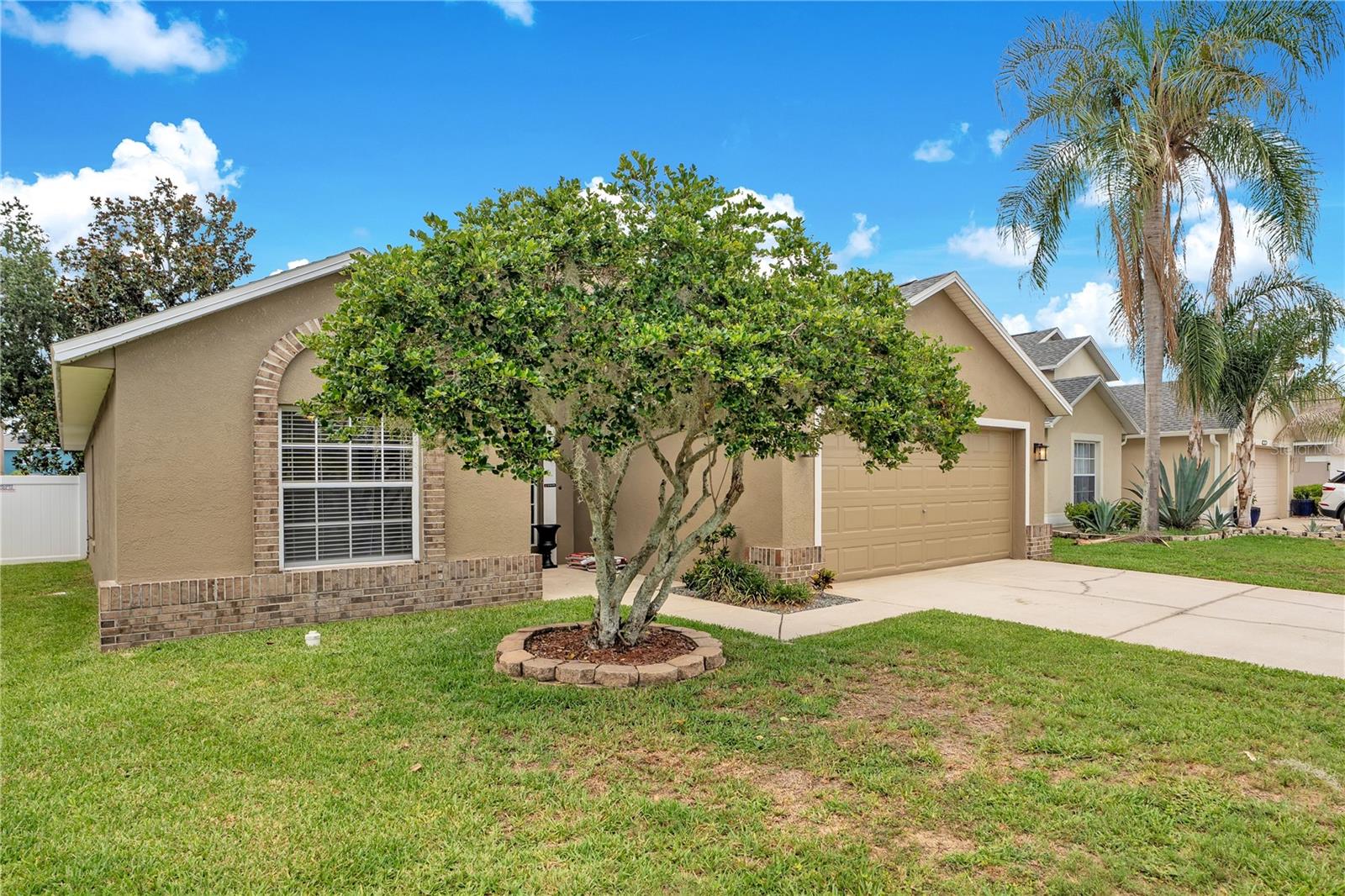 2704 REDWOOD STREET