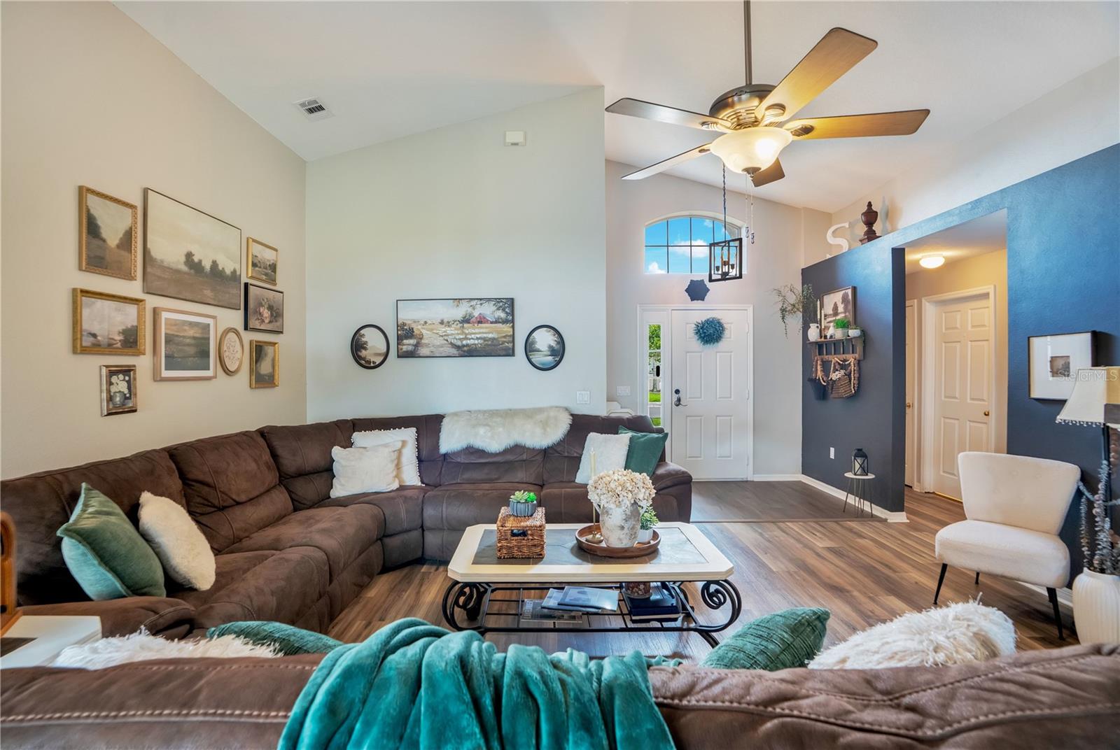 2704 REDWOOD STREET