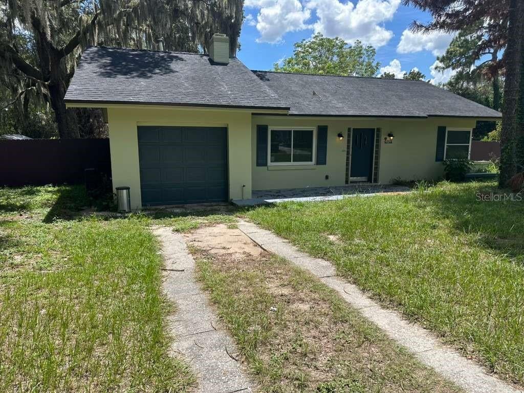 Photo of 1065 W Magnolia Street, Clermont, FL 34711 (MLS # S5156017)