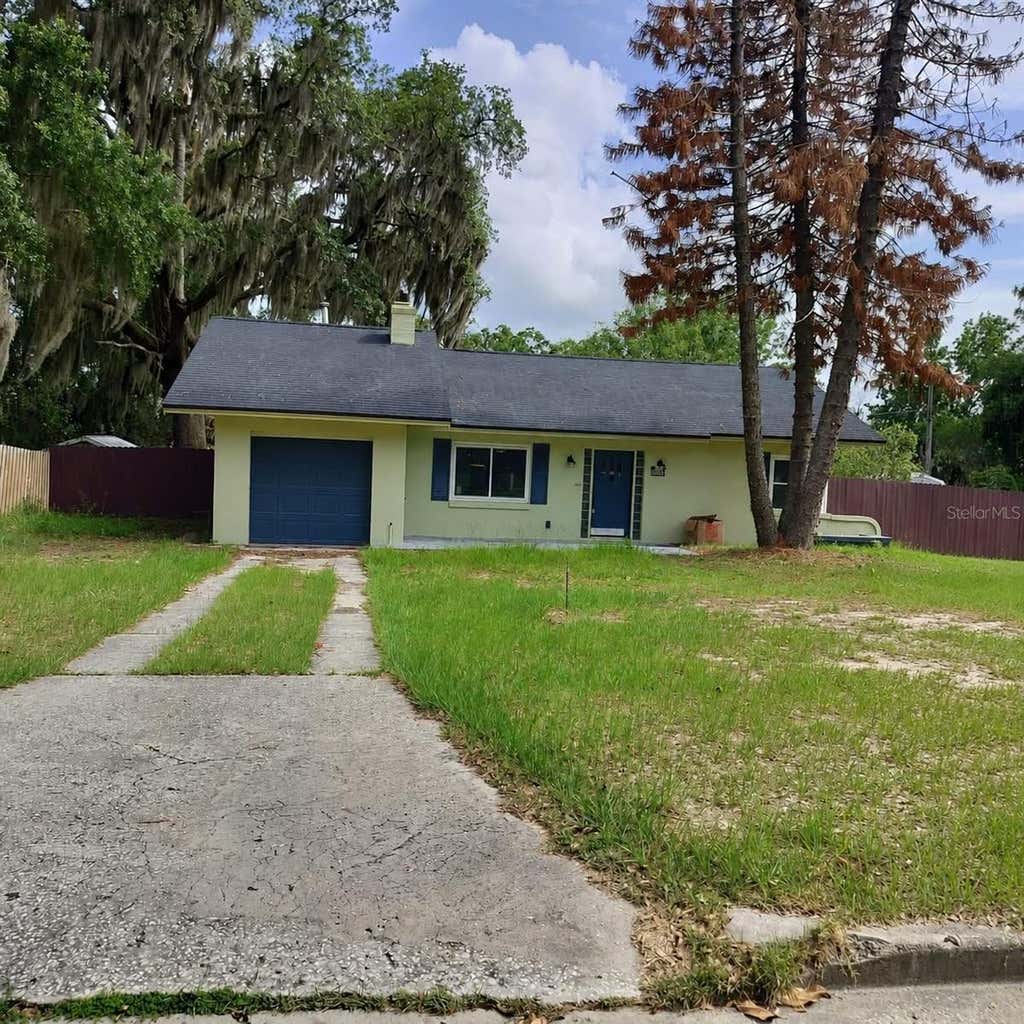 Photo of 1065 W Magnolia Street, Clermont, FL 34711 (MLS # S5156017)
