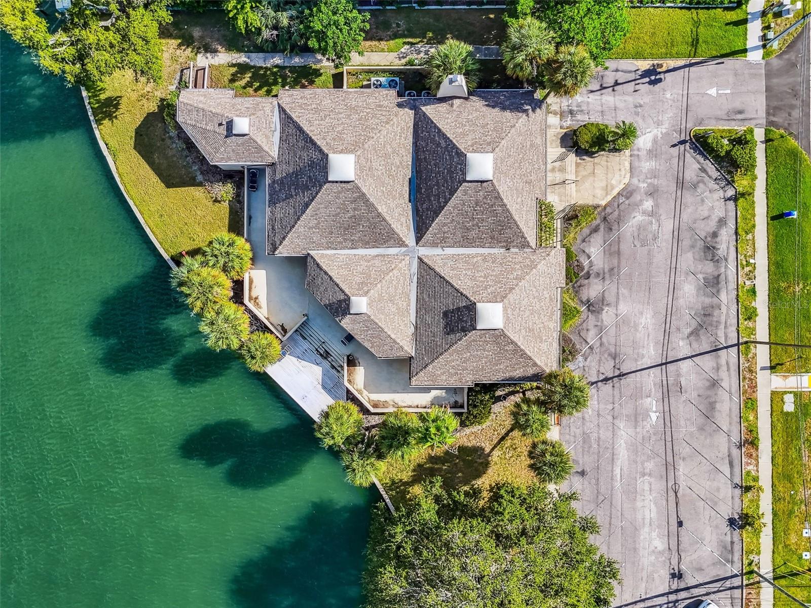 425 ISLAND WAY