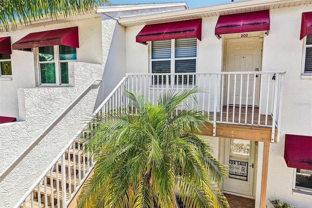 Photo of 1400 Water View Drive W #202, Largo, FL 33771 (MLS # TB8549768)