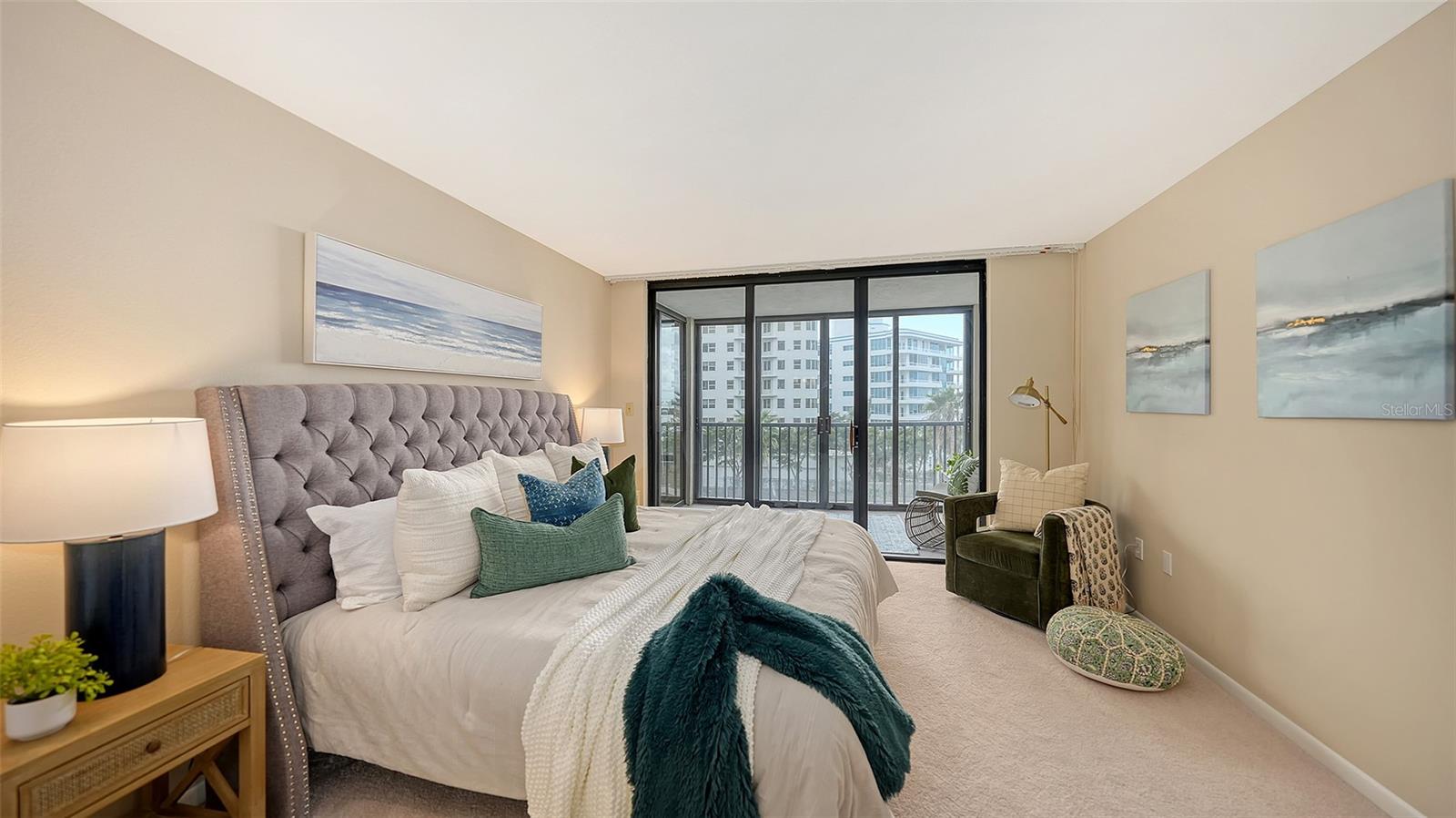 SUNSET TOWERS - Residential