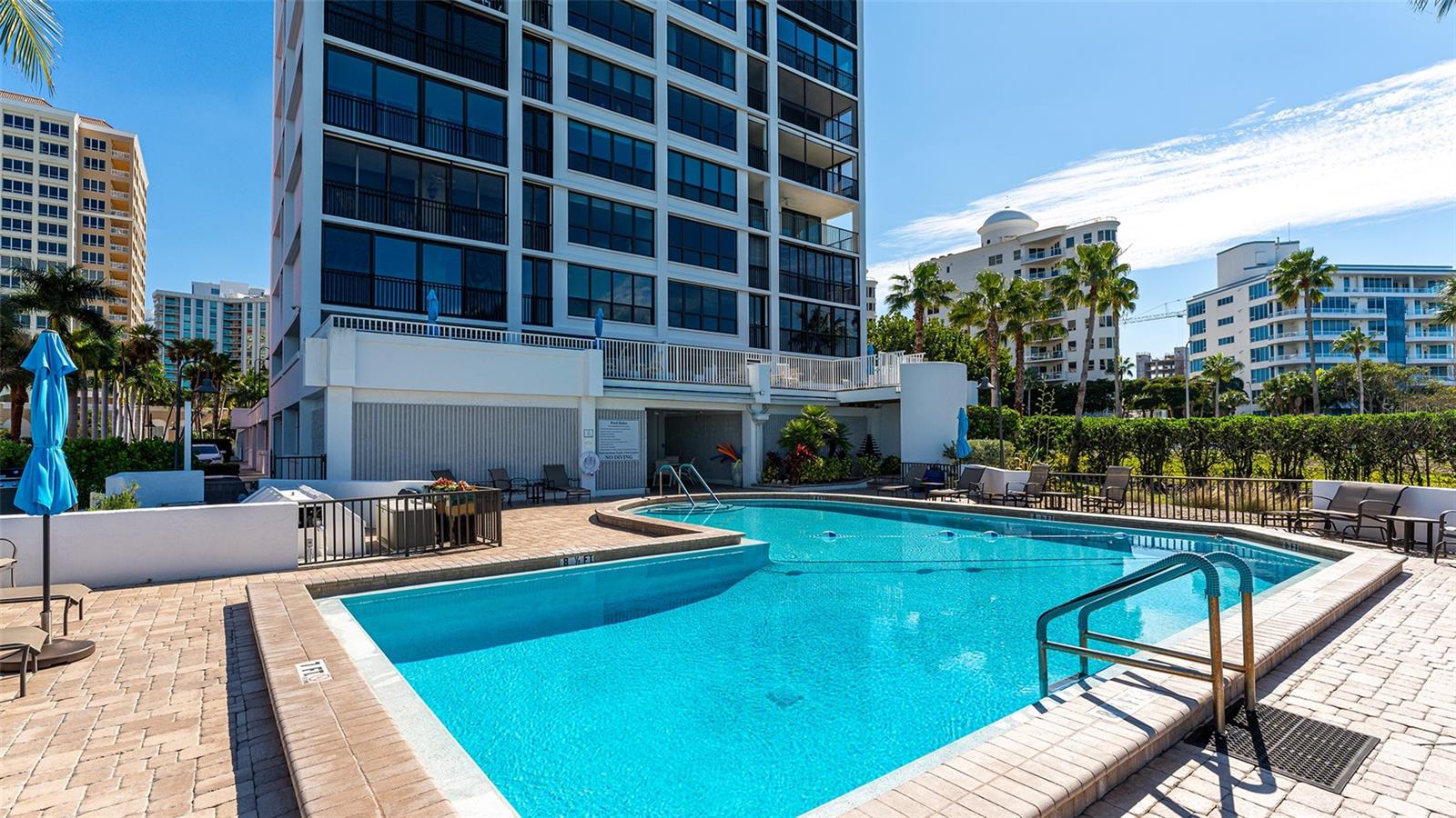 SUNSET TOWERS - Residential
