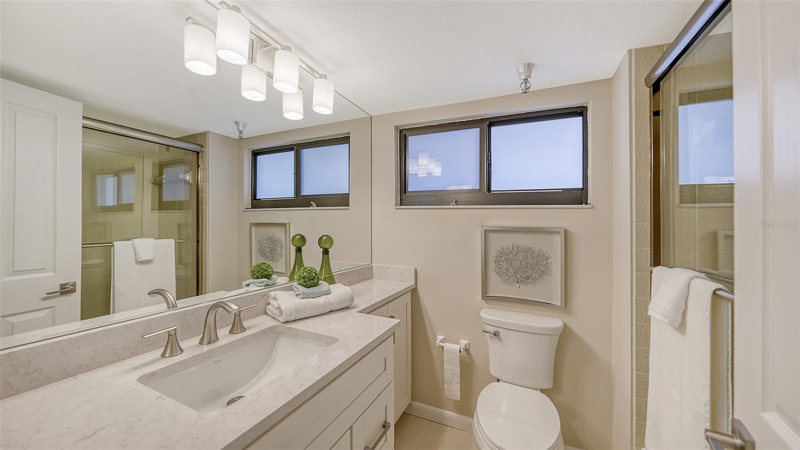 SUNSET TOWERS - Residential