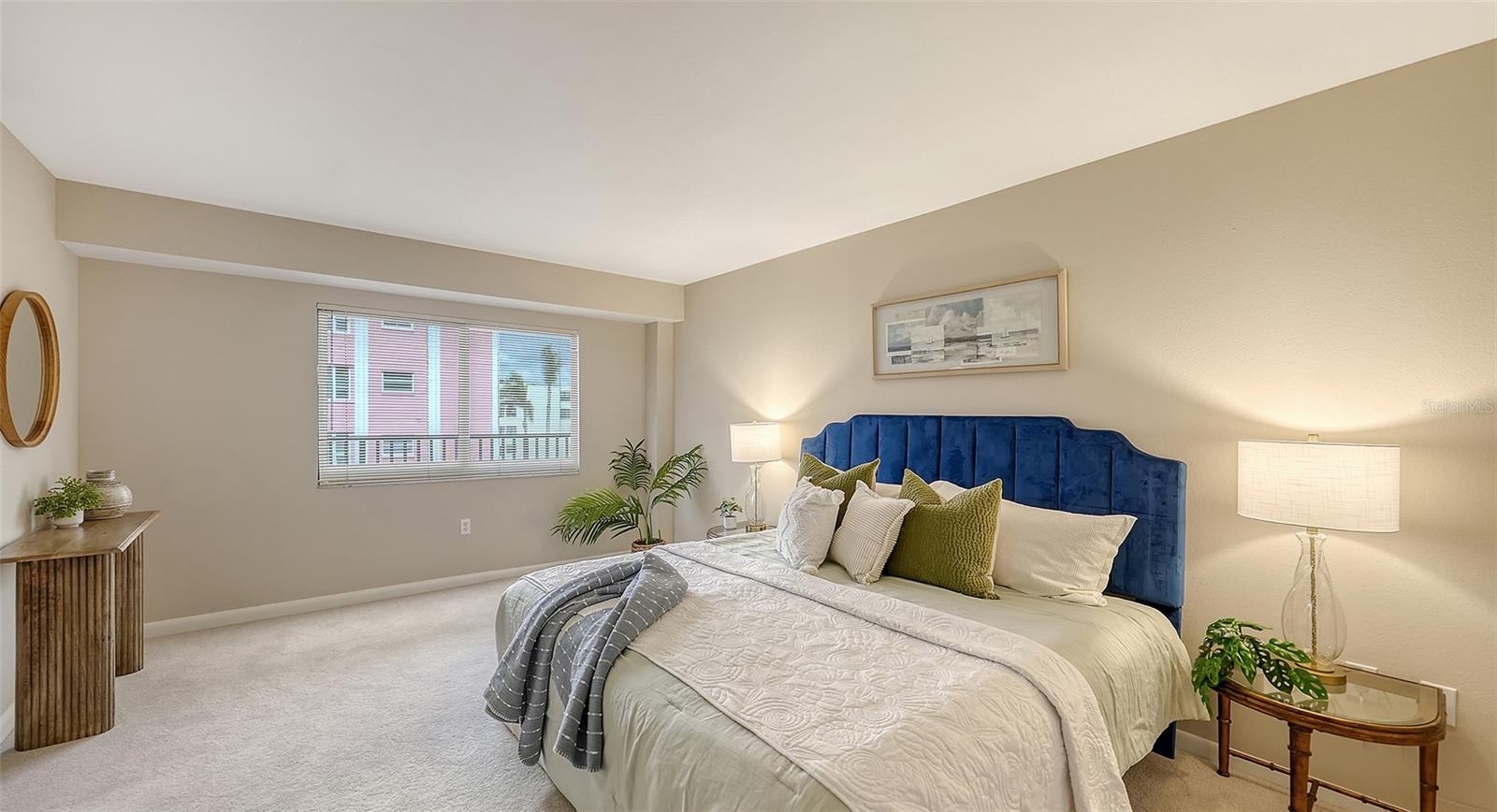 SUNSET TOWERS - Residential
