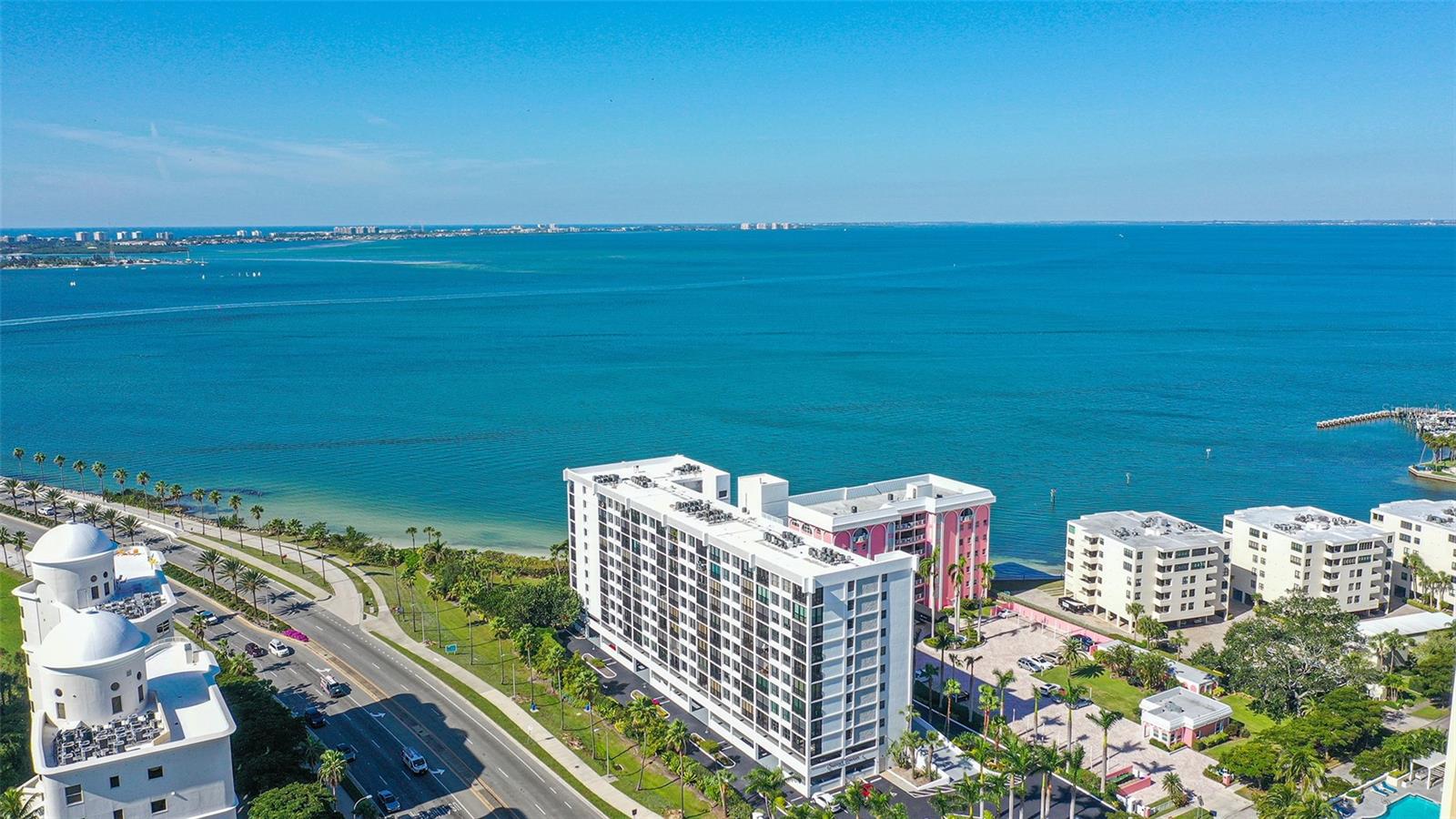 SUNSET TOWERS - Residential