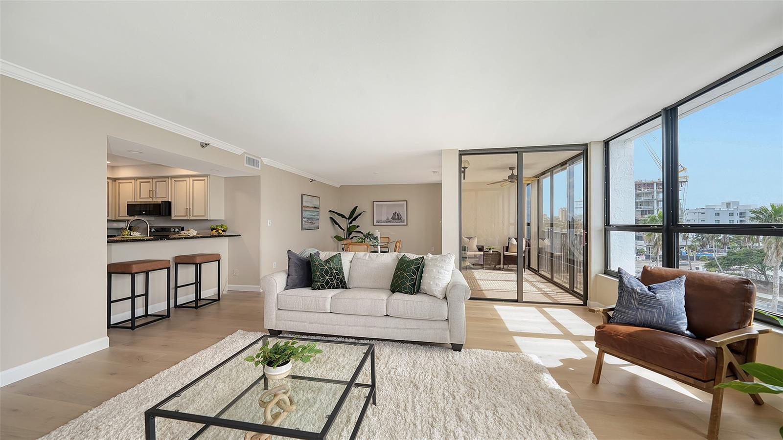 SUNSET TOWERS - Residential
