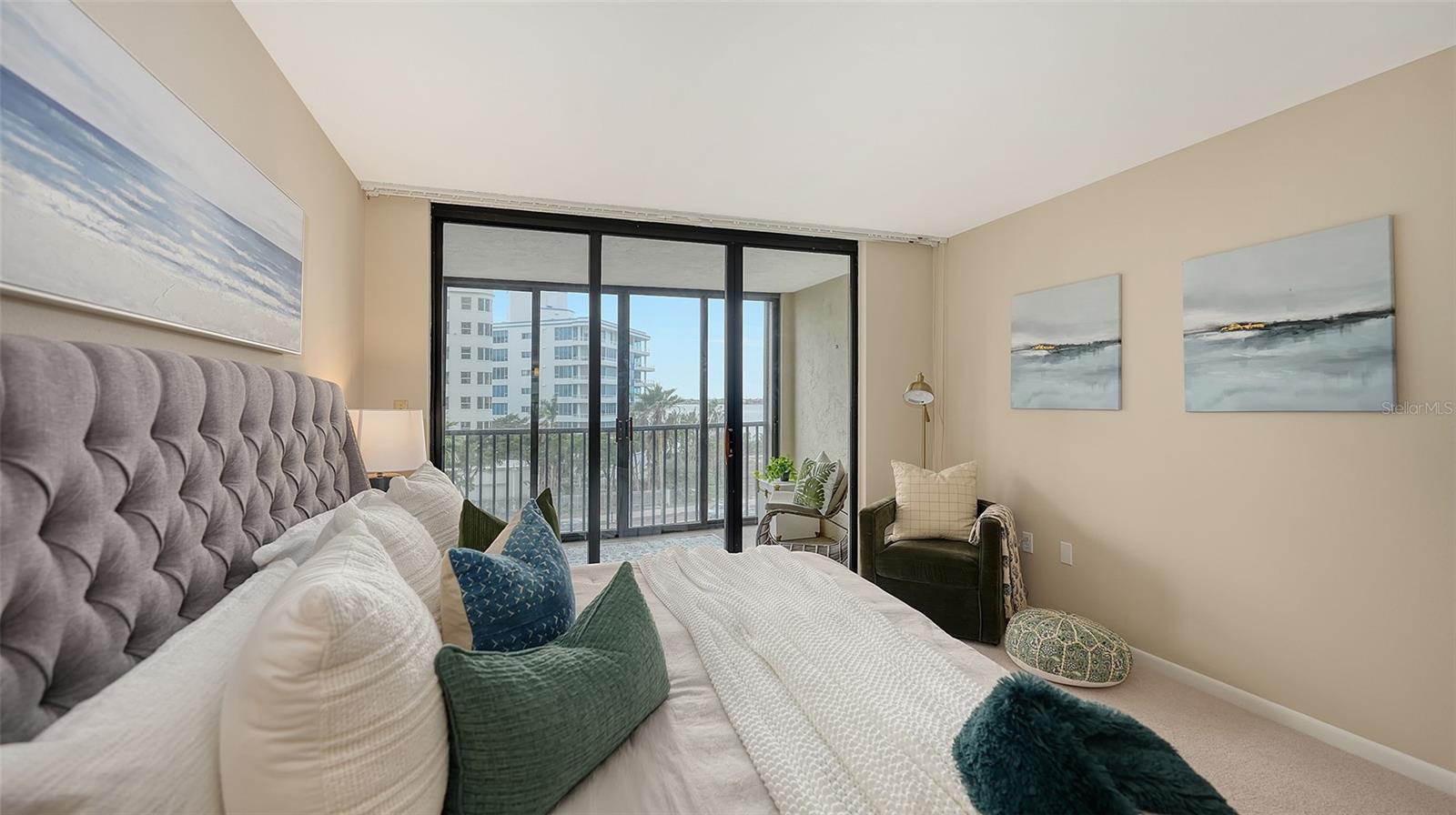 SUNSET TOWERS - Residential