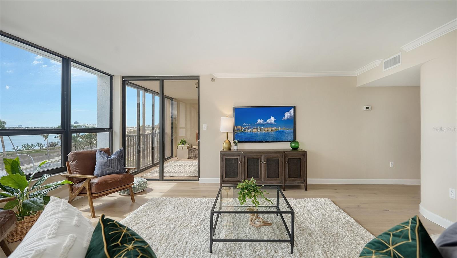 SUNSET TOWERS - Residential