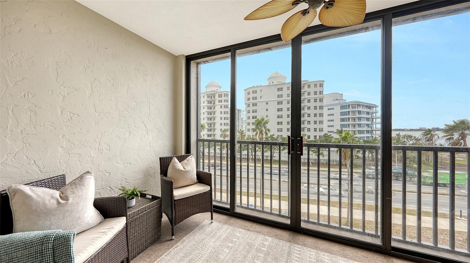 SUNSET TOWERS - Residential