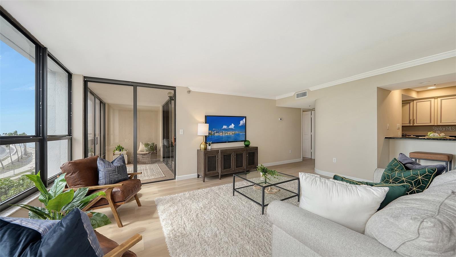 11 SUNSET DRIVE 303