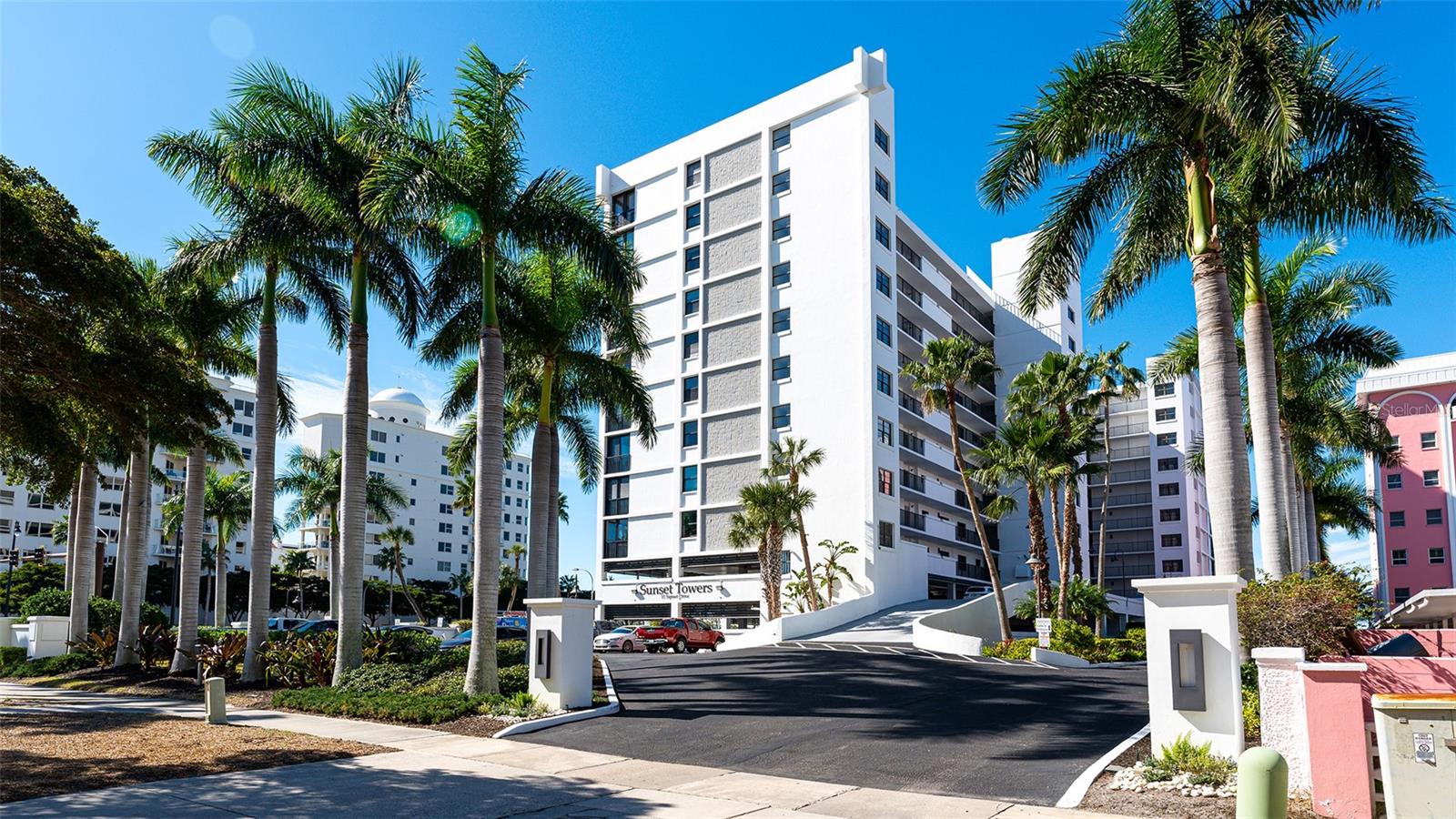 SUNSET TOWERS - Residential