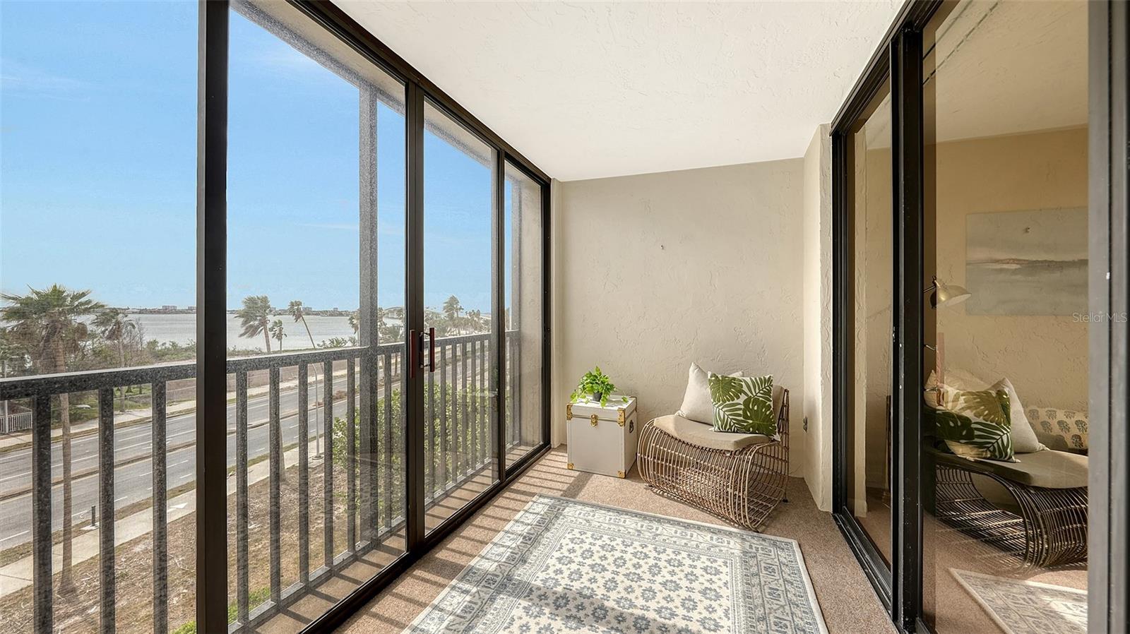 SUNSET TOWERS - Residential