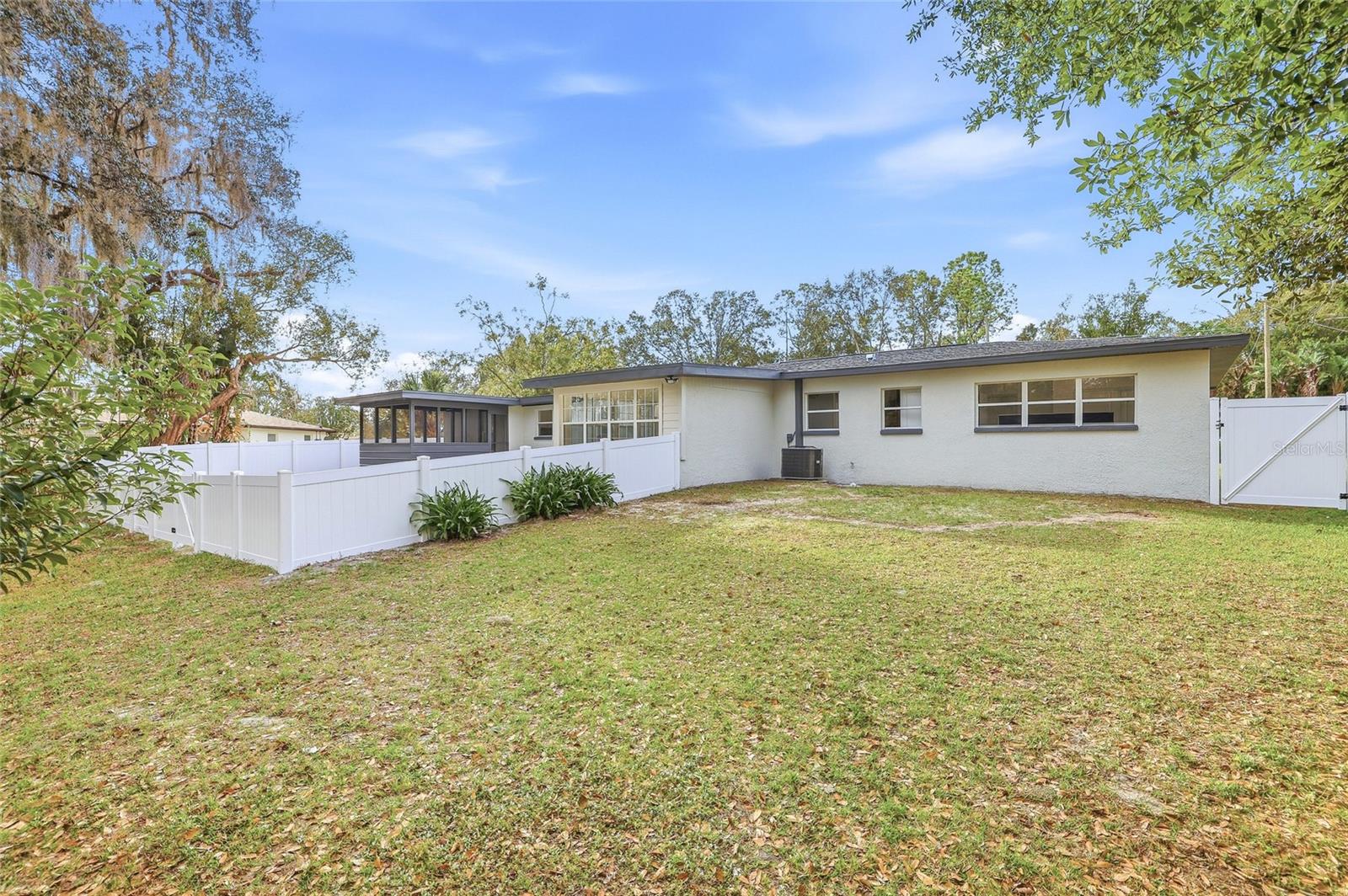 TAMPAS NORTH SIDE CNTRY CL - Residential