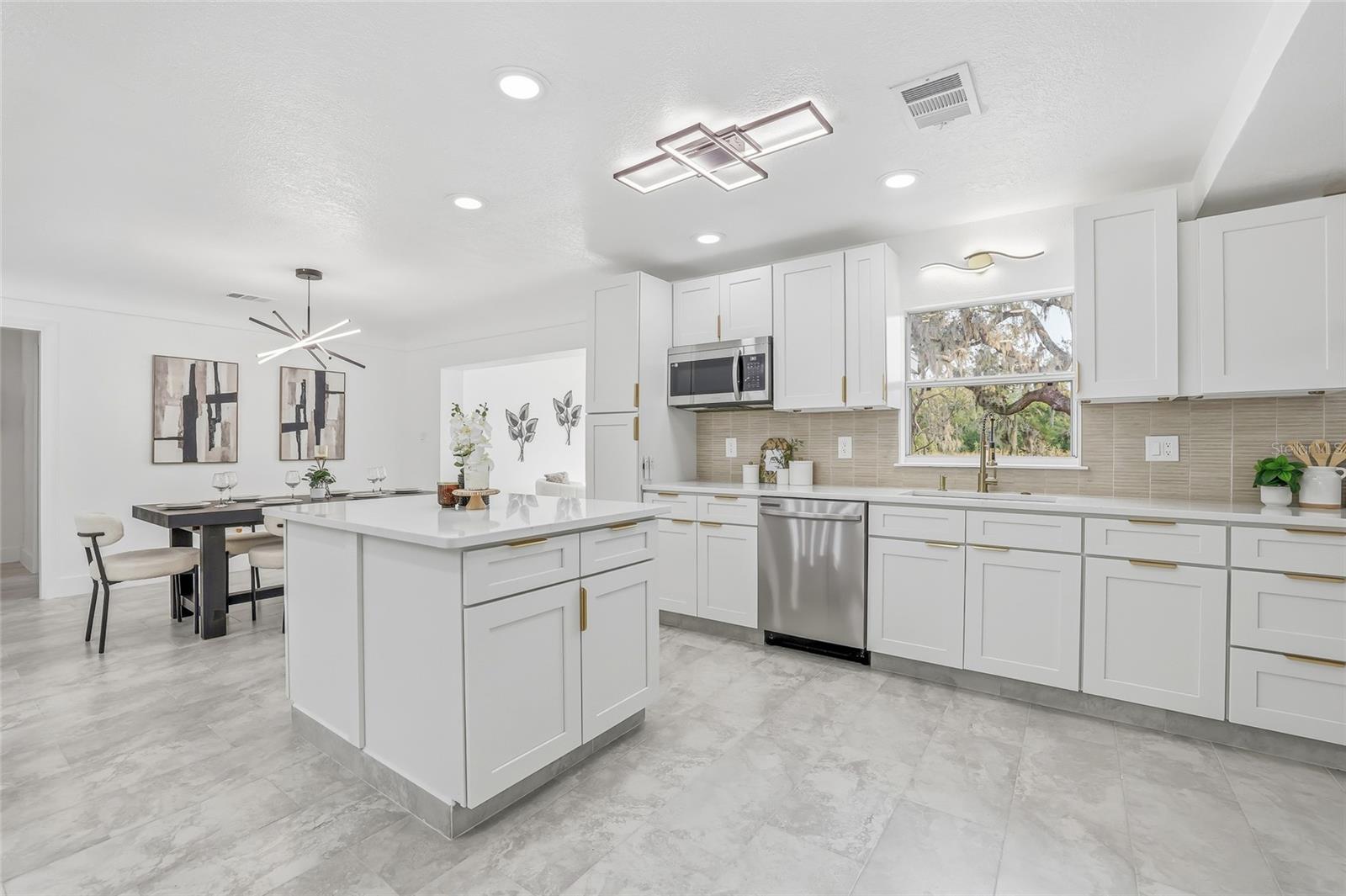 TAMPAS NORTH SIDE CNTRY CL - Residential