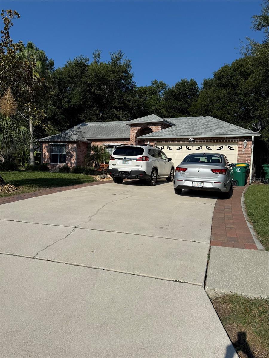 4 Bed / 2 bath home great location, just painted new carperts in all 4 rooms ,fence back yard , landscaping include , close to 17-92 10 minutes to I4 ready to move in 09/01/2025