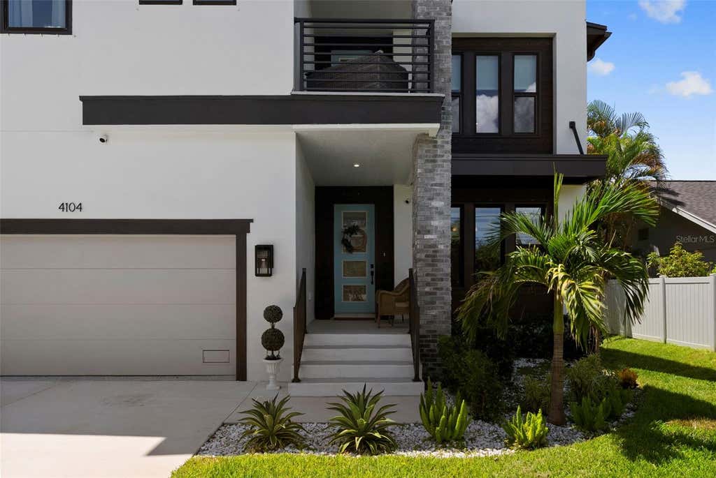 Photo of 4104 W Cleveland Street, Tampa, FL 33609 (MLS # TB8537633)