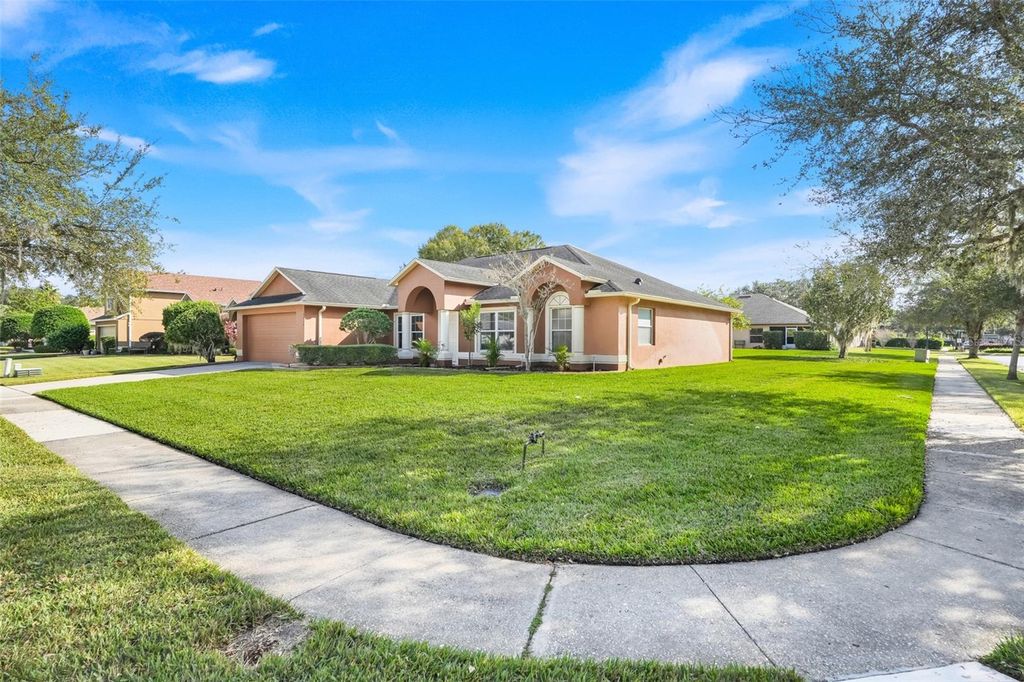 Photo of 4928 E Lake Cove Boulevard, Saint Cloud, FL 34771 (MLS # S5139187)