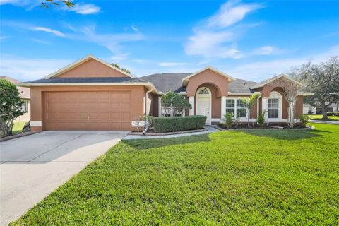 Photo of 4928 E Lake Cove Boulevard, Saint Cloud, FL 34771 (MLS # S5139187)