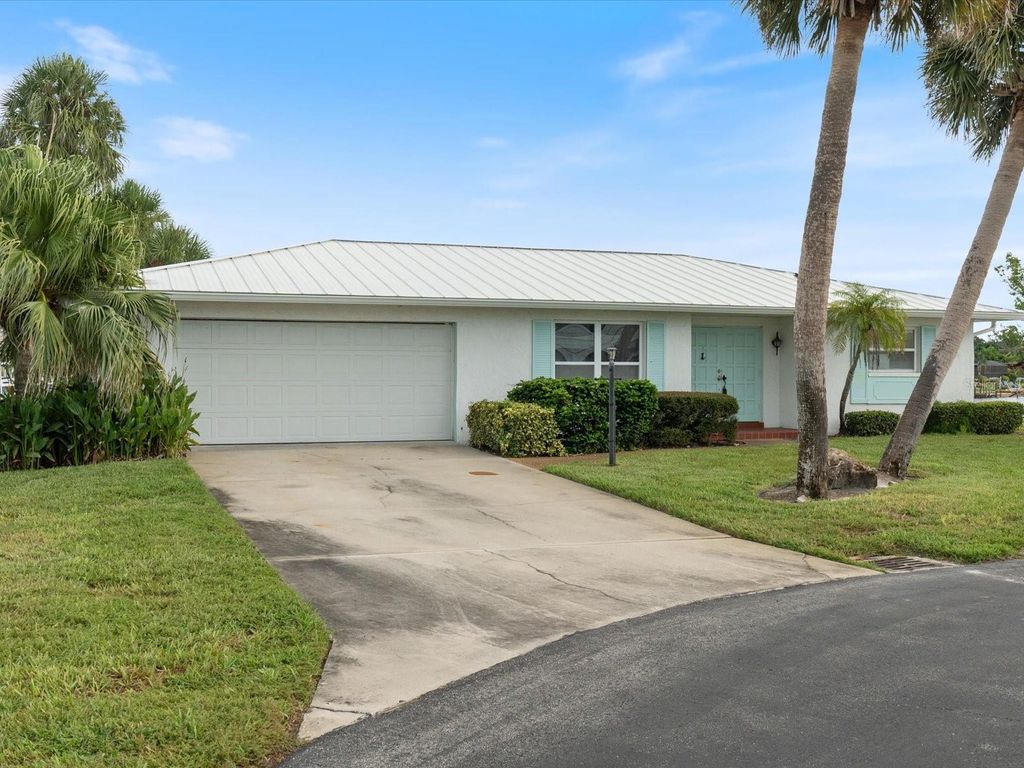 Photo of 25 Oakwood Dr N #25, Englewood, FL 34223 (MLS # C7512457)