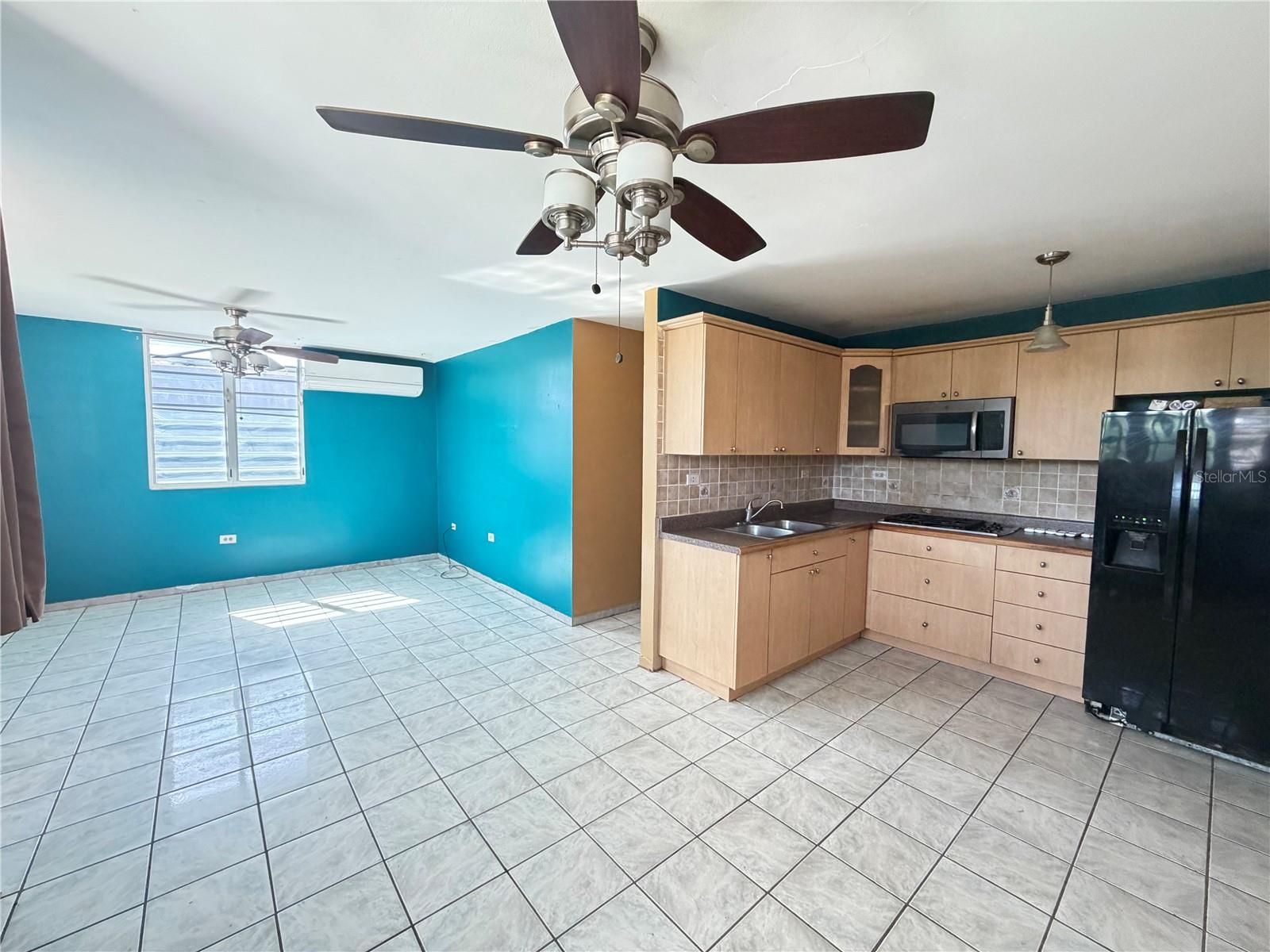 216 COLINAS FAIRVIEW