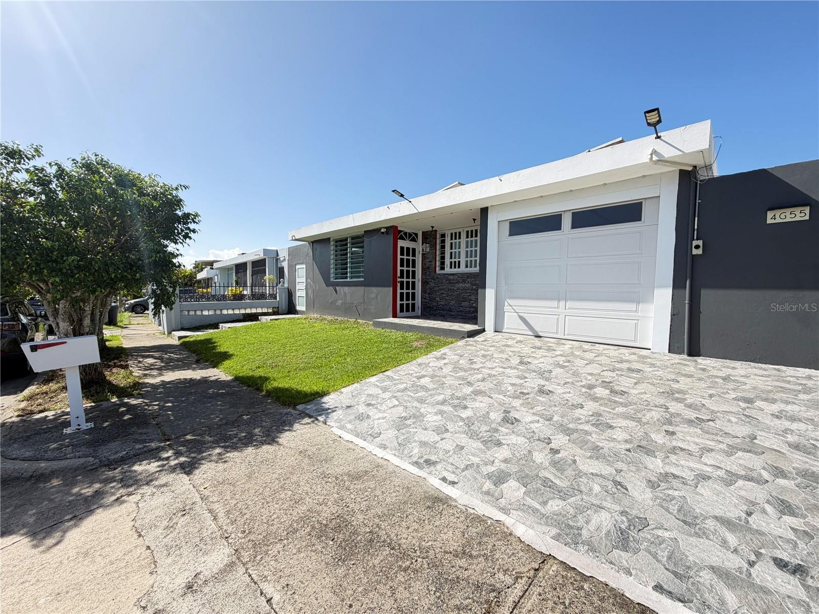216 COLINAS FAIRVIEW