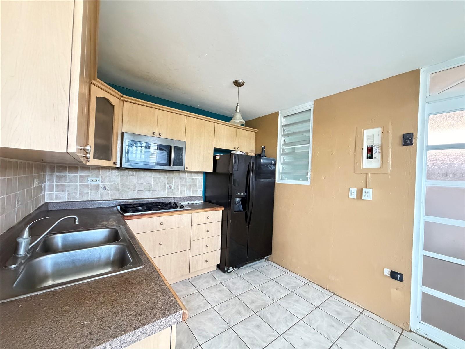 216 COLINAS FAIRVIEW