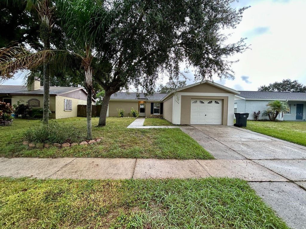 Photo of 1042 Axlewood Circle, Brandon, FL 33511 (MLS # TB8457386)