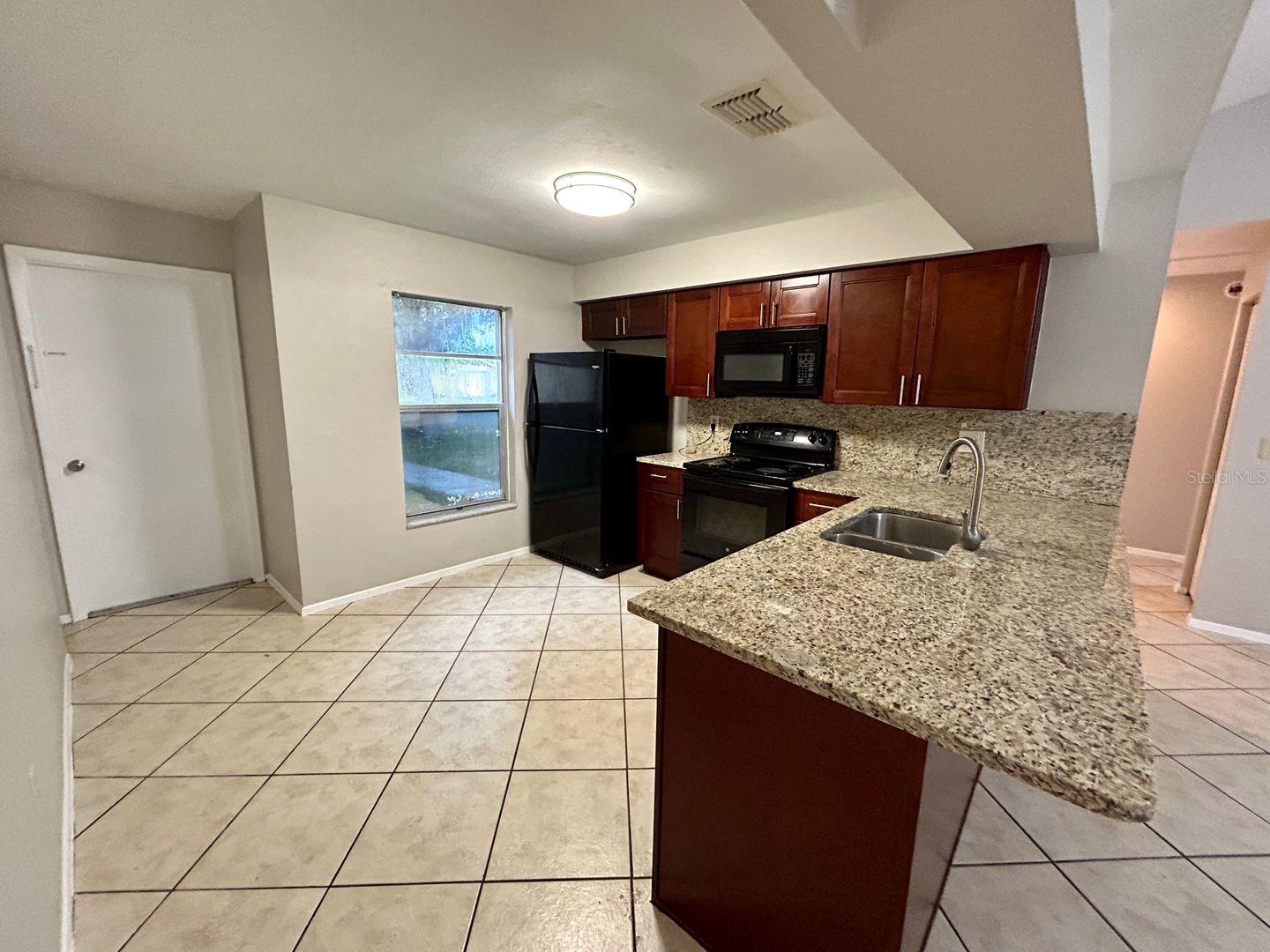 HEATHER LAKES UNIT V - Residential Lease