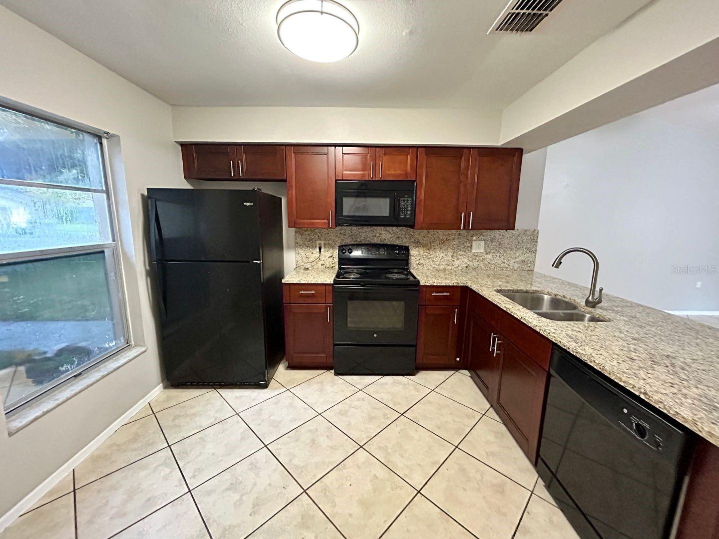 HEATHER LAKES UNIT V - Residential Lease