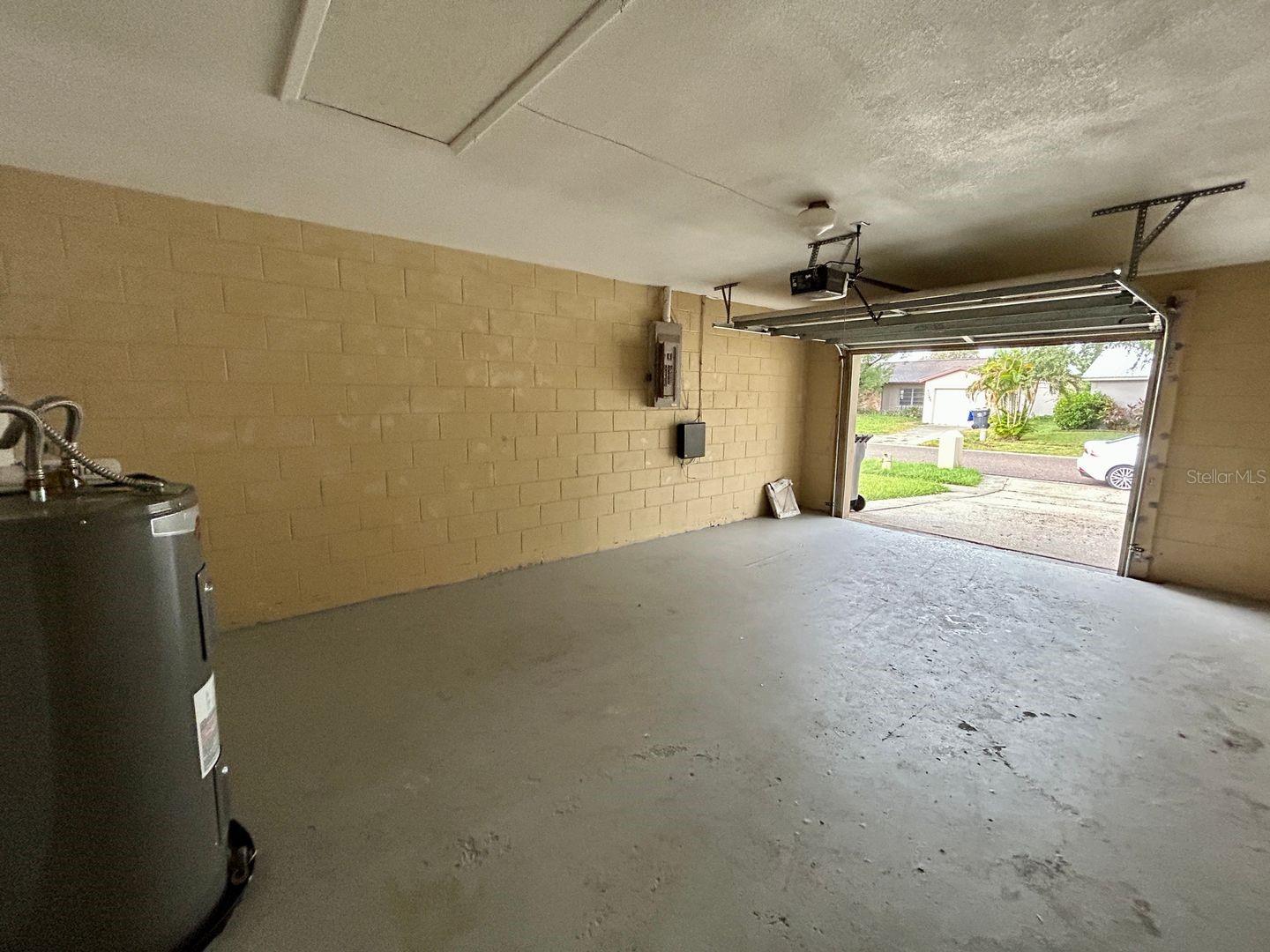 HEATHER LAKES UNIT V - Residential Lease