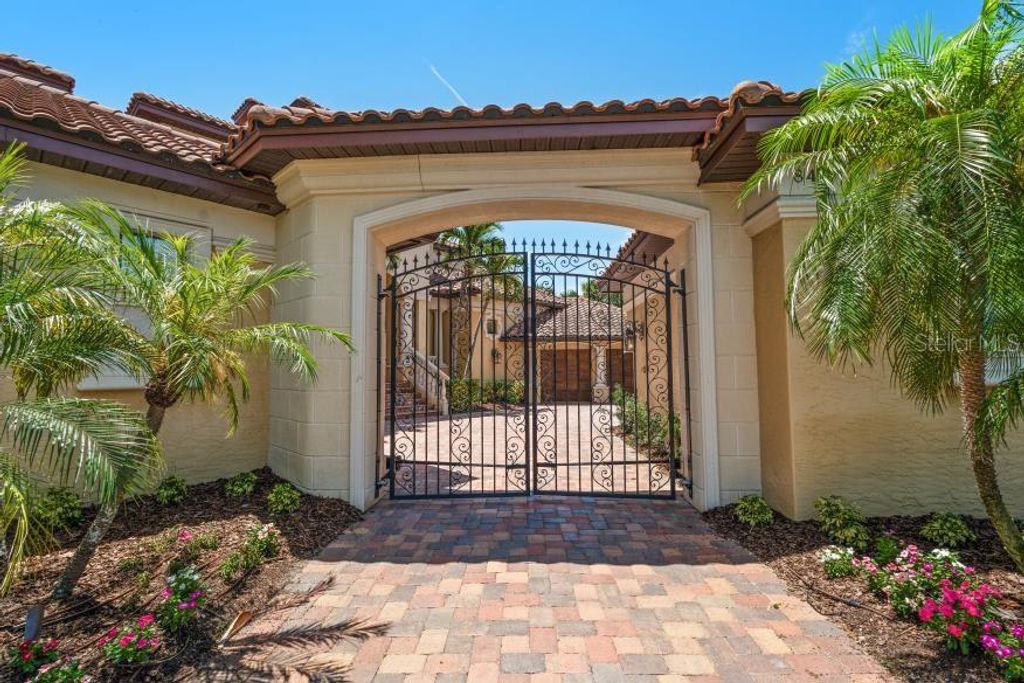 Photo of 841 Ponce De Leon Drive, St Petersburg, FL 33715 (MLS # TB8392286)