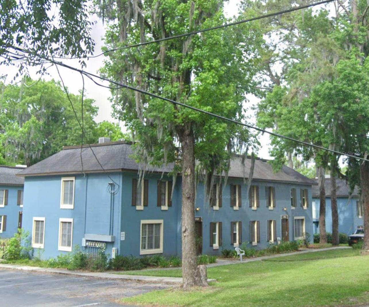 $500 off first months rent! Application is free. Two story townhouse. $35 per month for water utility. Income requirement is 2.5 times the rent. No evictions within the last 5 years. Credit and background check will be performed on all applicants. Non refundable pet deposit $300 per pet. Re-occurring pet fee $25 per month per pet. *Pet fees are if applicable* 2 pet maximum. No aggressive dog breeds. Renters liability insurance required, or can be obtained through landlord at $13.50 per month. Cost to move in is $2,200 including first months rent for most applicants.