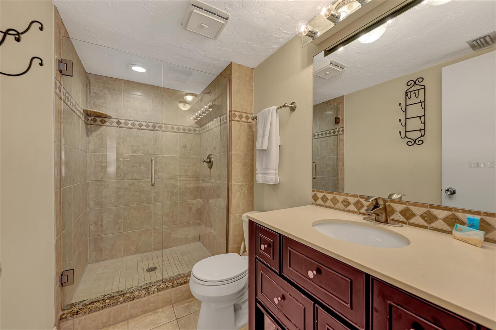 VISTA HERMOSA - Residential Lease