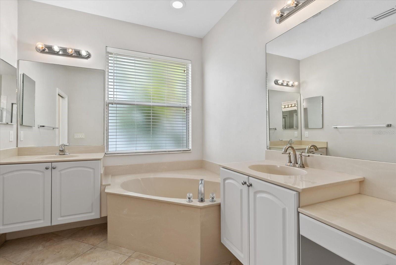 CASCADES AT SARASOTA PH IV - Residential