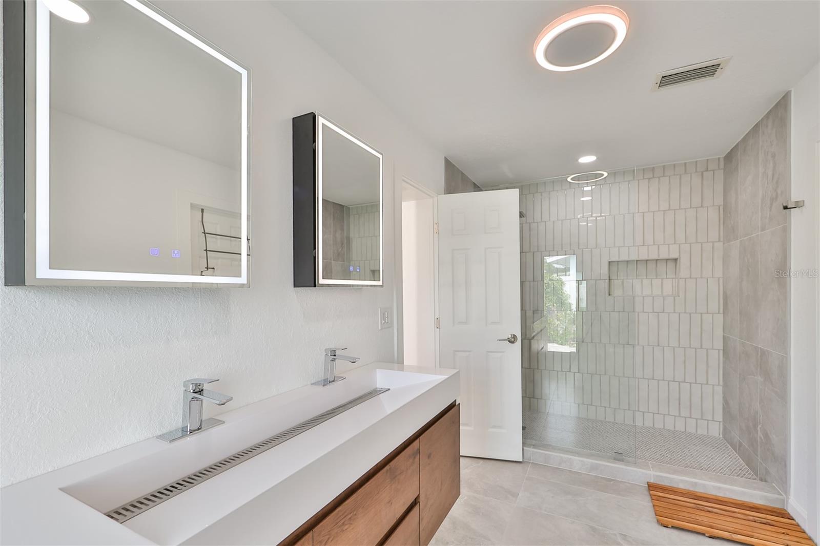 WATERWAY ESTATES SEC 2 - Residential Lease
