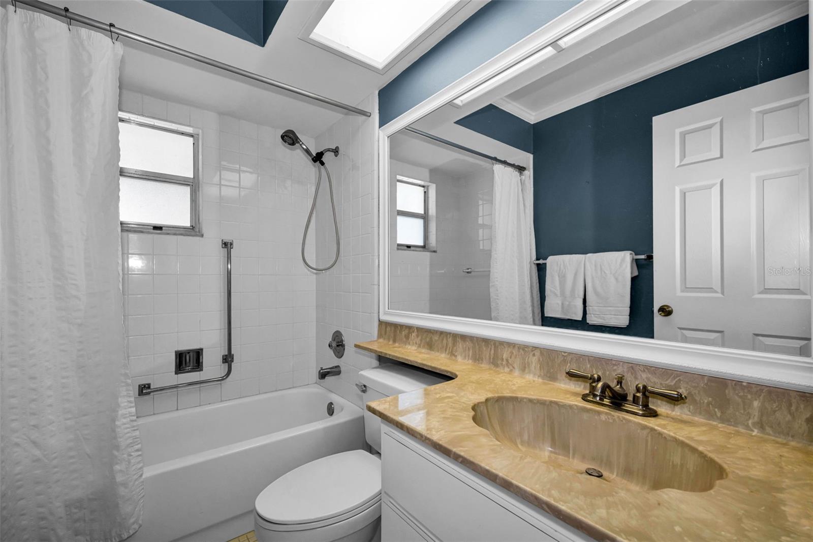 HERITAGE LAKE - Residential