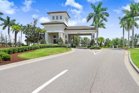 A home in WIMAUMA