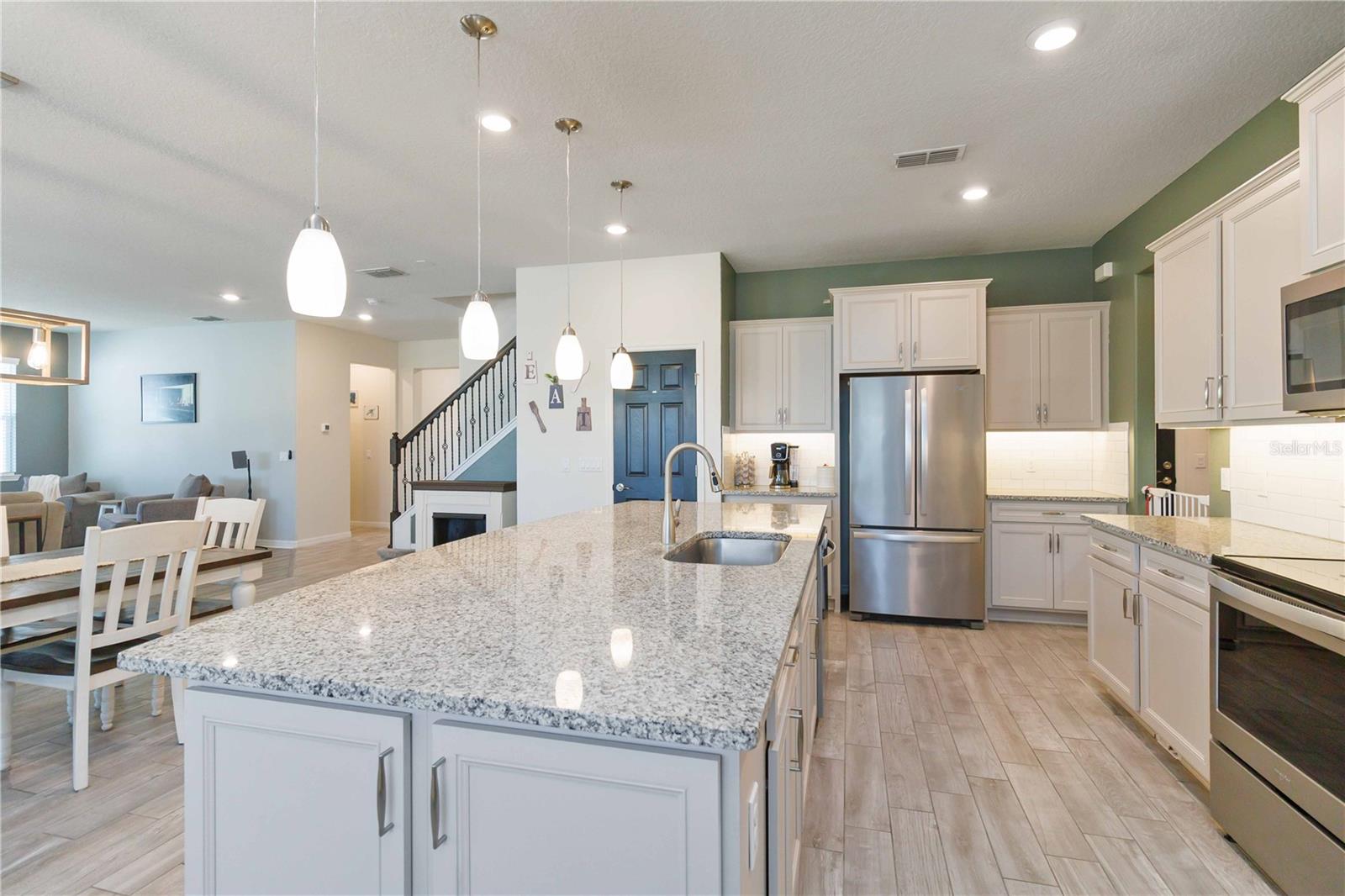 LIVE OAK LAKE PH 1 - Residential