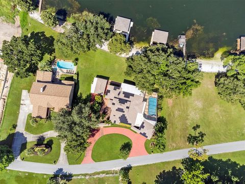 A home in WINTER HAVEN