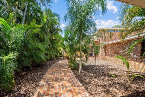 A home in WINTER HAVEN